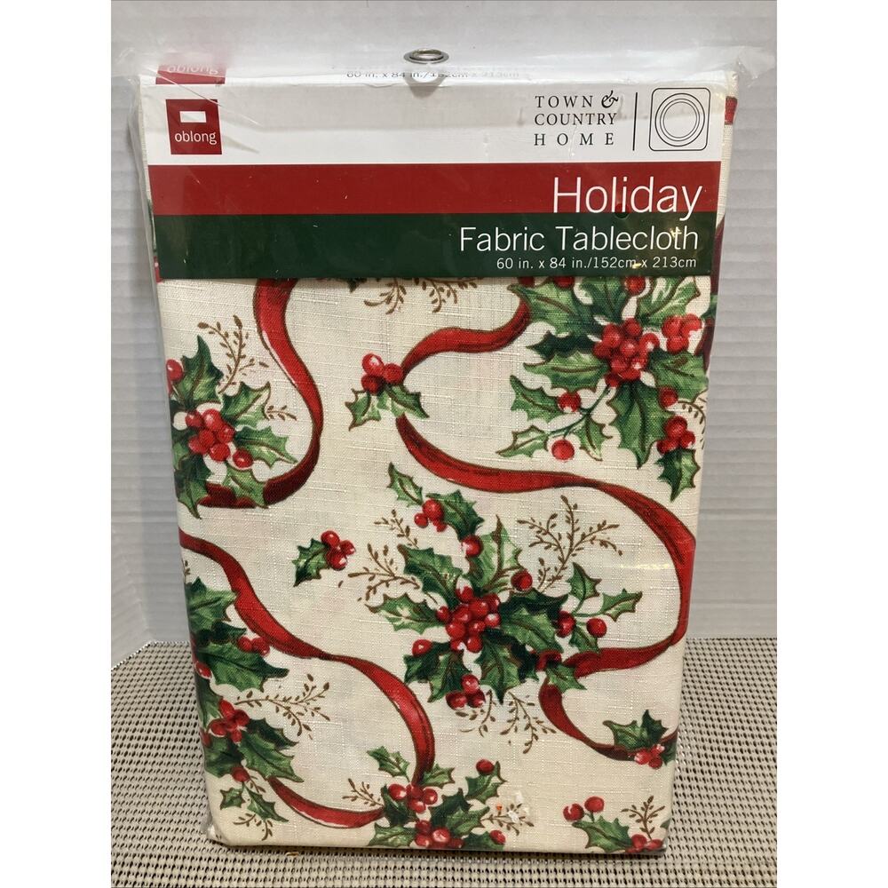 Tablecloth Holiday Holly Berry Town & Country Fabric 60x84 Oblong Polyester NEW